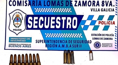 La Policía encontró un arsenal de armas en la casa de un hombre acusado de golpear a su pareja