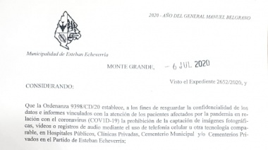 Gray vetó la ordenanza que prohibía la toma de fotos y videos en los centros de salud