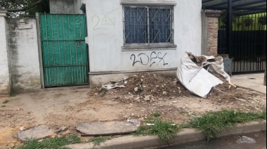 Gray suma acusaciones contra Edesur: esta vez, por romper veredas y no repararlas