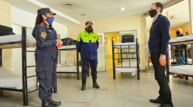 Gray visitó un centro de alojamiento de la Policía Bonaerense