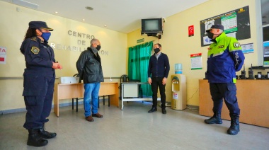 Gray visitó un centro de alojamiento de la Policía Bonaerense