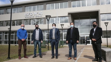 Cascallares, Trotta y Vila inauguraron el cuarto congreso de Educación en Brown y entregaron netbooks