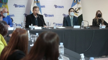 Cascallares, Trotta y Vila inauguraron el cuarto congreso de Educación en Brown y entregaron netbooks