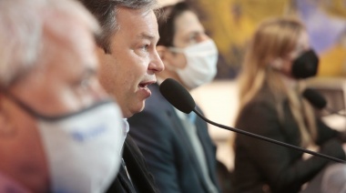 Cascallares, Trotta y Vila inauguraron el cuarto congreso de Educación en Brown y entregaron netbooks