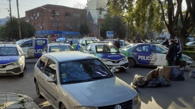 Protesta y acampe de policías por reclamo de aumento salarial en Adrogué