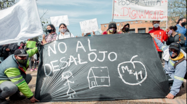 Representantes de la toma de Guernica se manifestaron frente a la Municipalidad