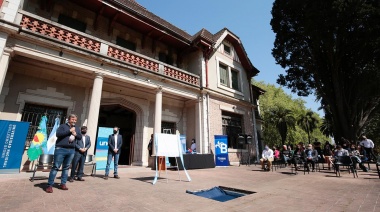 Cascallares y Domenichini conmemoraron el quinto aniversario de la UNAB y colocaron una cápsula del tiempo