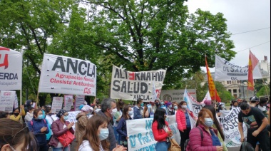 Los trabajadores de salud de Lomas de Zamora protestaron por mejoras salariales