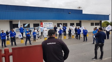 Trabajadores de supermercados reclaman un bono extra de $5000