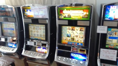 Golpe al juego clandestino: Incautaron 14 tragamonedas y 500 mil pesos de un casino ilegal