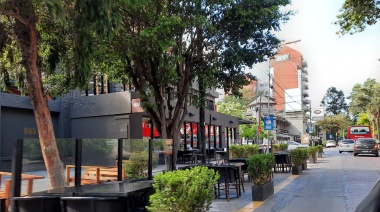 En Las Lomitas, amplían la capacidad de bares y restaurantes con mesas en las calles