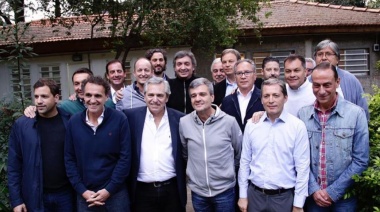Alberto reeditó la foto con intendentes que se sacó en la previa del anuncio de su candidatura a Presidente