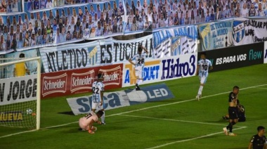 Atlético empujó a Racing hacia el abismo