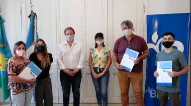 Cascallares entregó microcréditos a emprendedores