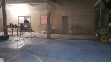 Clausuraron una cancha de futbol por organizar una fiesta clandestina