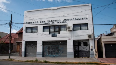 El peronismo de Lomas homenajeó a Carasatorre con un mural frente a la sede de PJ