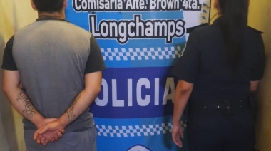 Los amenazaron con un hacha y les robaron hasta el portón de la casa