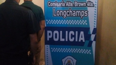 Los amenazaron con un hacha y les robaron hasta el portón de la casa