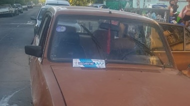 Robaron y huyeron a los tiros, pero cayeron tras volcar en una zanja