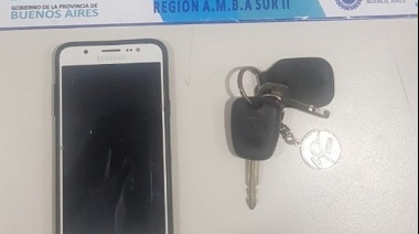 Robaron y huyeron a los tiros, pero cayeron tras volcar en una zanja