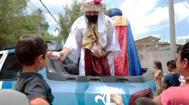 Los reyes magos repartieron regalos y alegría a niños y niñas de instituciones