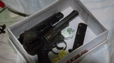 Detuvieron a tres personas por tenencia de armas y cocaína en Lanús