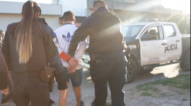 Detienen a dos motochorros de una banda que robó varios comercios de Lanús