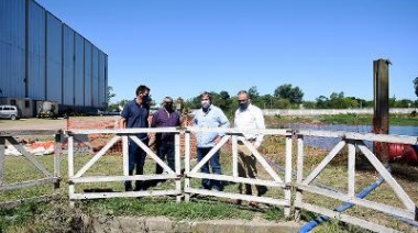 Cascallares supervisó avances de una obra hidráulica en Longchamps