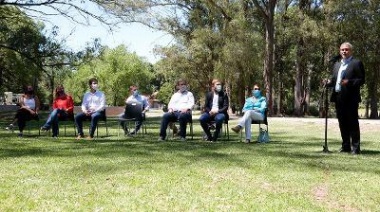 Ferraresi firmó con distritos de la región su adhesión a plan de viviendas