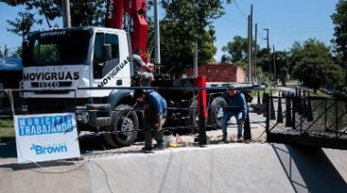 Nuevo puente peatonal en el Arroyo del Rey