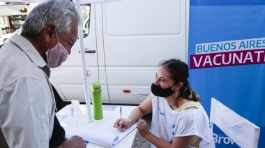 El municipio de Brown inscribe para vacunarse contra el coronavirus a través de un 0800, en centros comerciales y estaciones de trenes