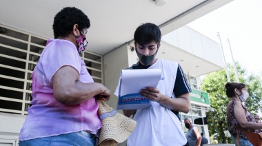 El municipio de Brown inscribe para vacunarse contra el coronavirus a través de un 0800, en centros comerciales y estaciones de trenes