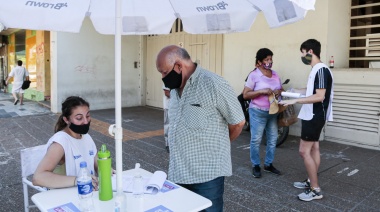 El municipio de Brown inscribe para vacunarse contra el coronavirus a través de un 0800, en centros comerciales y estaciones de trenes