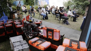Cascallares entregó kits de herramientas a emprendedores brownianos
