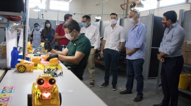 El municipio presentó un programa de robótica para los centros educativos del distrito