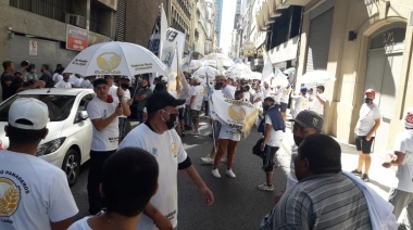 Panaderos se movilizaron a microcentro para reclamar por irregularidades en la obra social