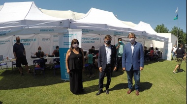 Cascallares y Kicillof recorrieron stands en una jornada integral de trámites en Glew
