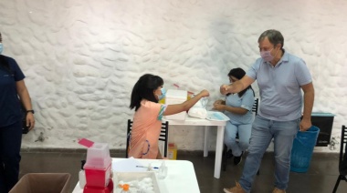 Cascallares visitó varios centros de vacunación contra el coronavirus del distrito