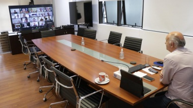 El Grupo Dorrego suma actores y los intendentes piden que los dejen vacunar en sus distritos