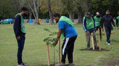 Insaurralde encabezó una jornada de forestación para conmemorar el Día de la Tierra