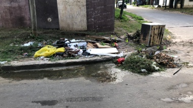 Vecinos de Villa Centenario reclaman por la falta de mantenimiento y limpieza de las veredas