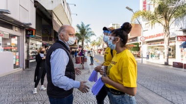 Grindetti recorrió comercios junto a voluntarios para concientizar sobre el coronavirus