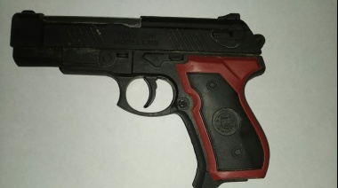 Detuvieron a una pareja que trataba de robar con un arma de juguete