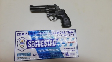 Cayeron dos menores detenidos por el robo de un auto en Parque Barón