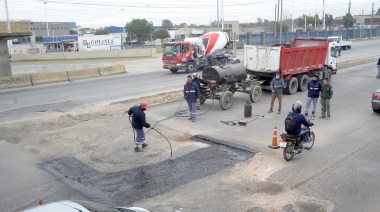 El municipio continúa con las tareas de asfaltado en la Ruta 4
