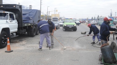 El municipio continúa con las tareas de asfaltado en la Ruta 4