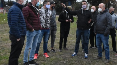 Nicolás Russo inauguró en Claypole un mural de la Ley Micaela en el Deporte