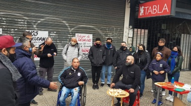 Continúa el reclamo de los trabajadores de Garbarino en Lanús