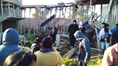 Vecinos desalojados en  Budge denuncian que fueron estafados y que se quedaron “viviendo entre escombros”