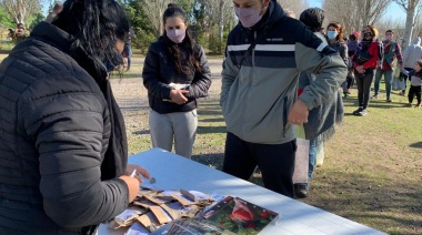 La comuna entregó plantines y semillas a vecinos que completaron un curso de huerta
